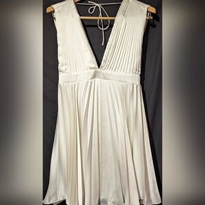 Abercrombie & fitch NWT ivory mini dress. Pleated sleeveless v- neck size small
